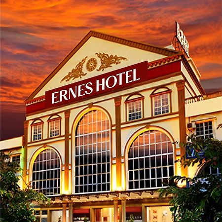 Ernes Hotel Bandar Perda Kampong Permatang Batu エクステリア 写真